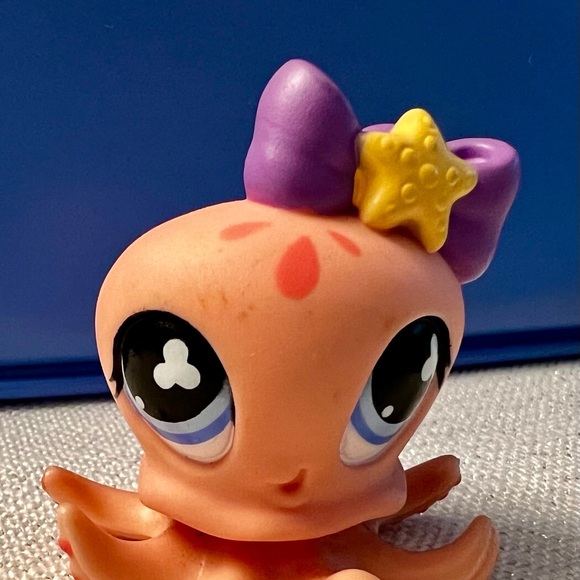 Littlest Pet Shop LPS #513 Pink Octopus #514 Green Fish with seaweed accessory - Picture 2 of 9